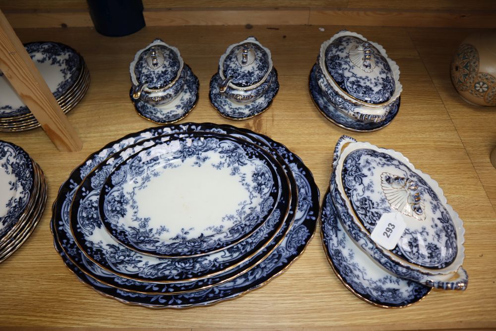 An extensive 1920s Losol ware Chatsworth pattern dinner service